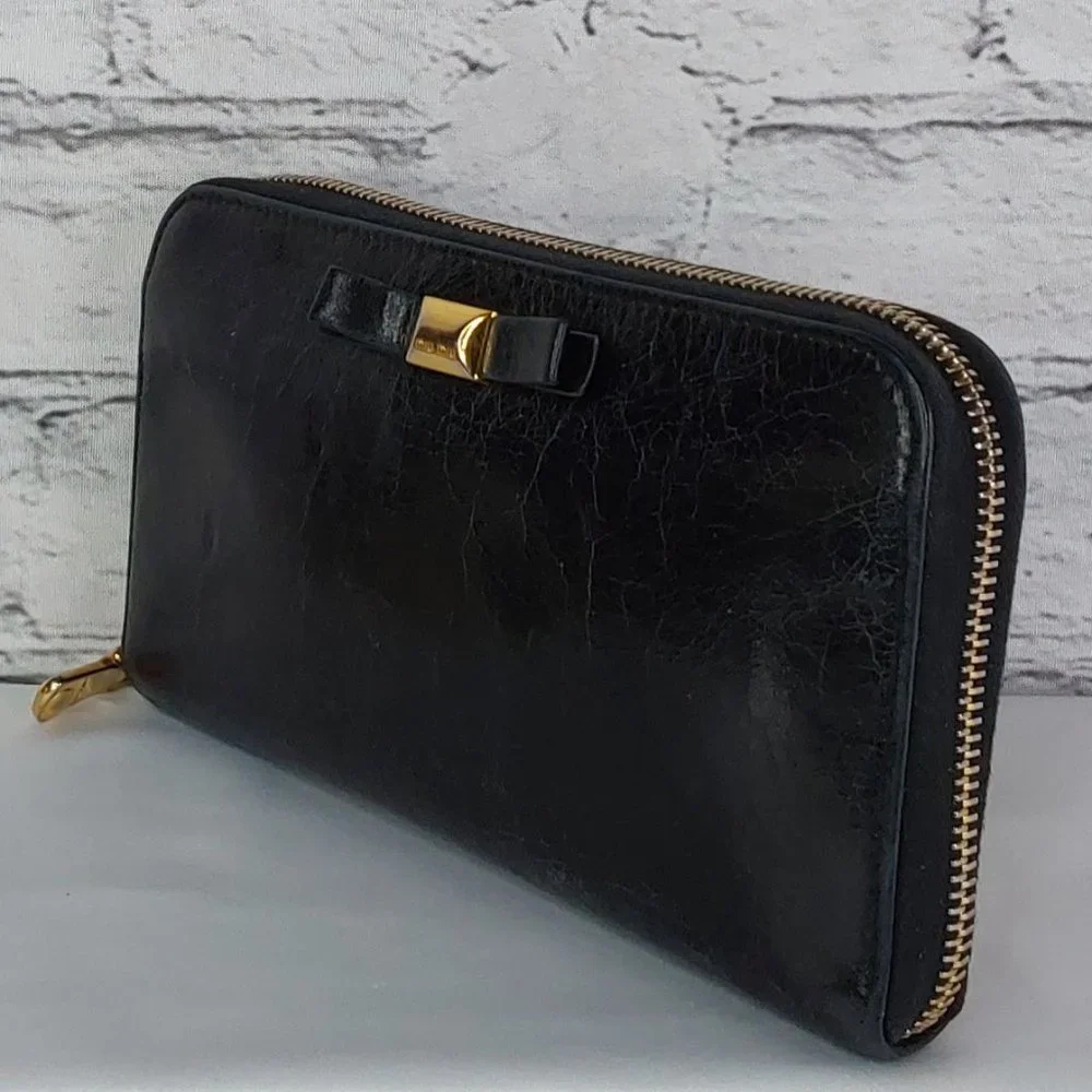 'MIU MIU' BOW-FRONT LEATHER WALLET FULL-ZIP  DISTRESSED ONYX - Picture 4 of 15